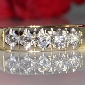 Elegantti 18k Keltakultainen Timanttisormus – 5 Timanttia