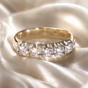 14k Keltakultainen Timanttisormus – Ajatonta Eleganssia