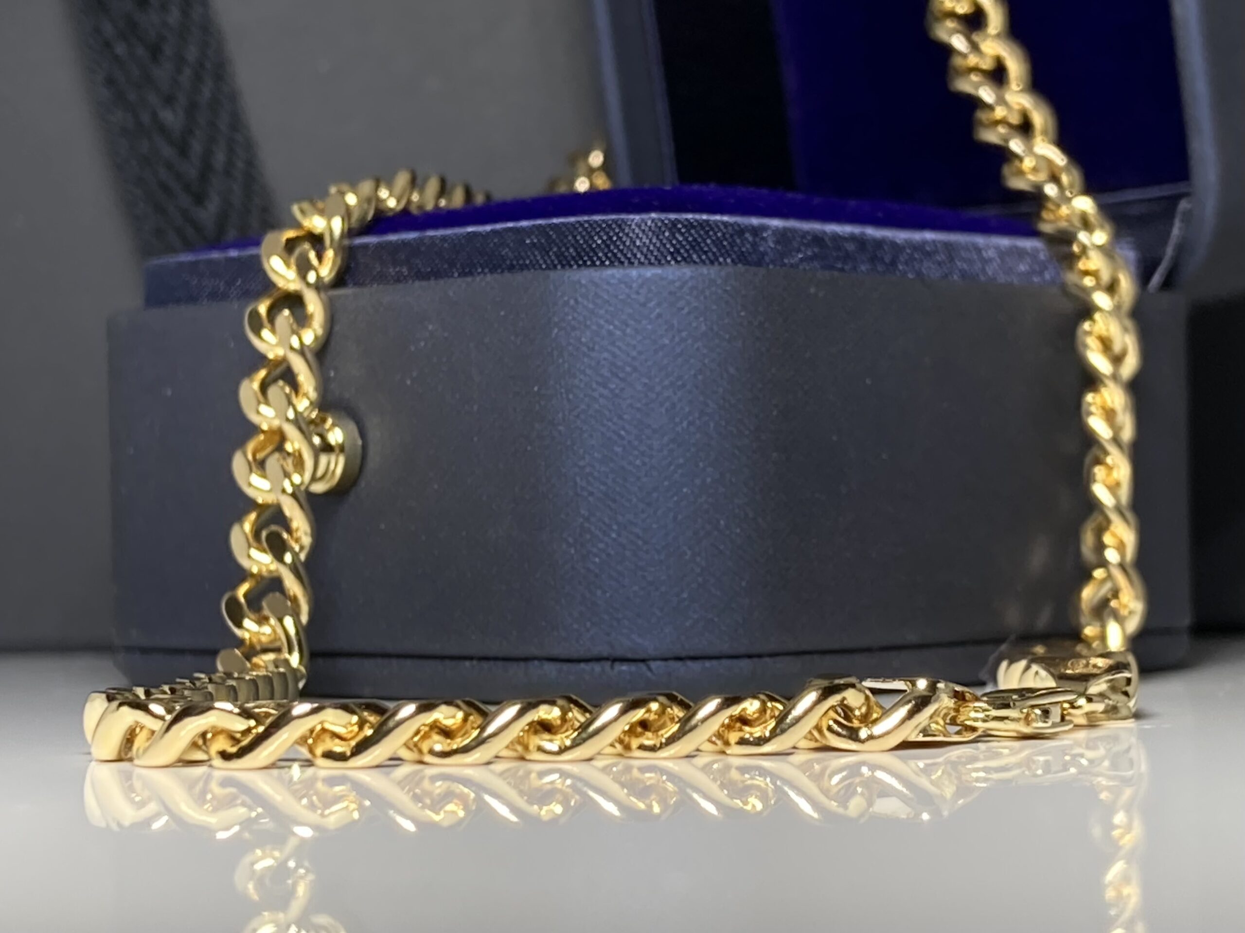 Arvokas 14K kultainen panssariketju – ajaton klassikko joka huomataan - Image 7