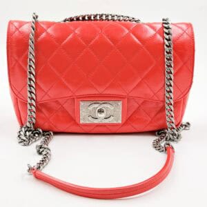 Chanel CC Flap -nahkalaukku ketjuhihnalla (punainen)