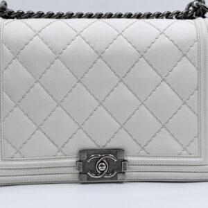 Chanel Off White Boy Bag – moderni klassikko rohkealla asenteella