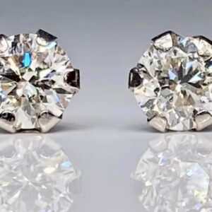 Harvinaiset 0.80 ct VVS1 timanttikorvakorut – luksusta poikkeuksellisella hinnalla