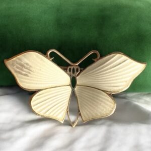 Tillander vintage perhoskoru – uniikki taideteos joka erottaa sinut massasta