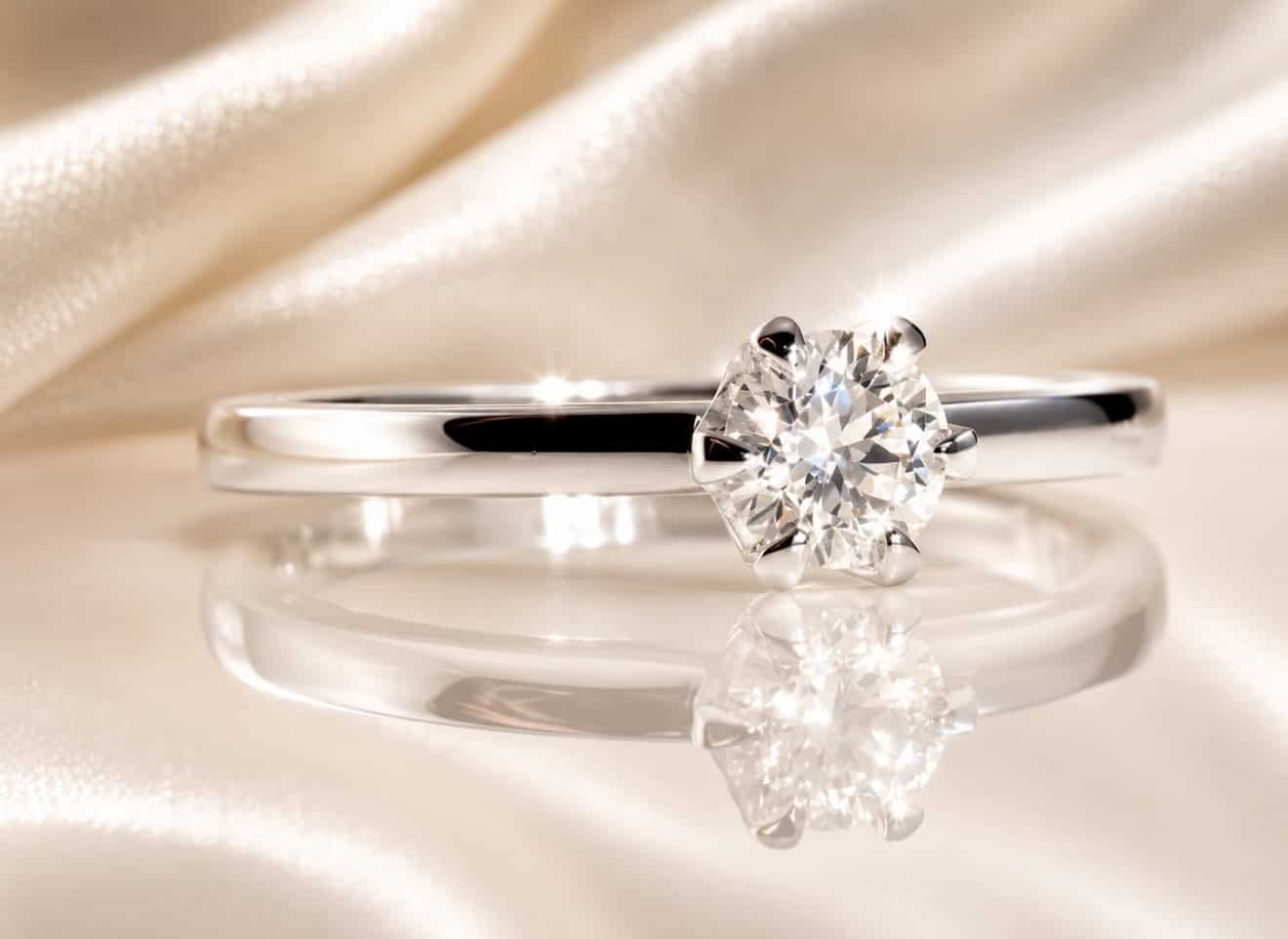 Festive Timanttisormus 0,30 ct – Ajaton Klassikko Laadukkaalla Luonnontimantilla
