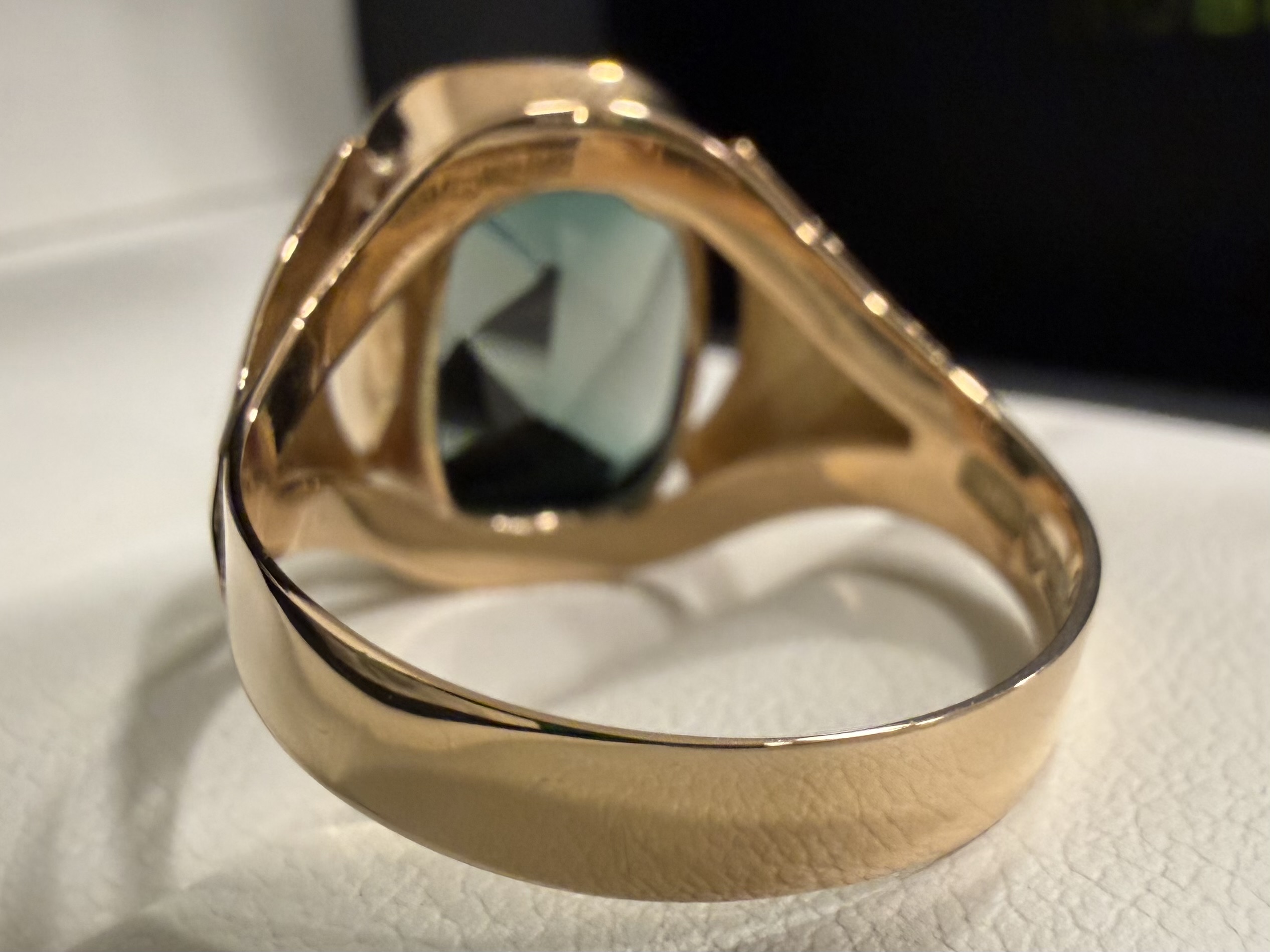 Kantasormus 14K / 585 keltakultaa näyttävällä vihertävällä turmaliinilla. - Image 5